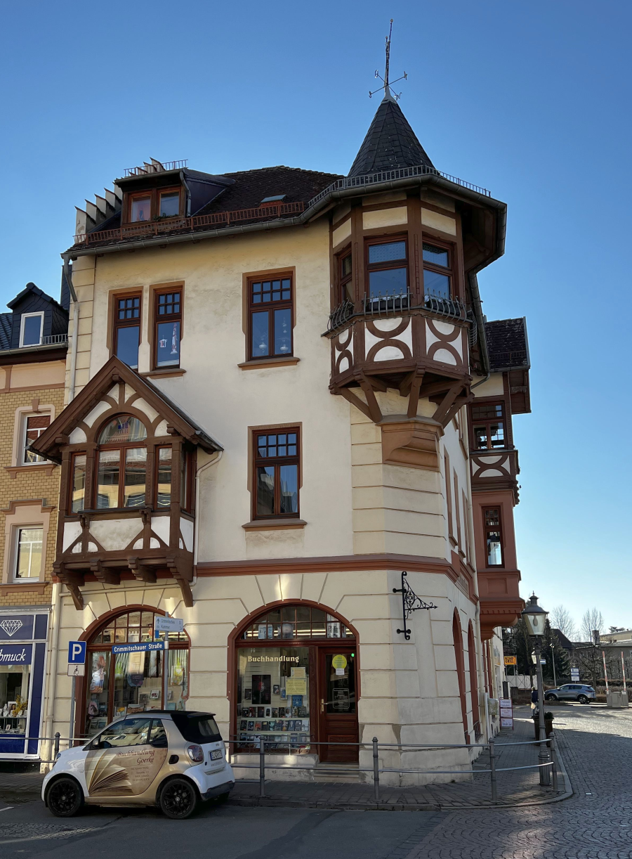 Außenansicht unserer Buchhandlung Am Amtsplatz 1, Schmölln/Thüringen